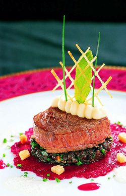 Rumpsteak mit Deko und Beilagen